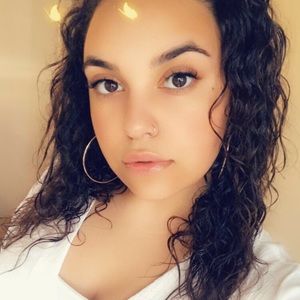 Meet your Posher, Nikole